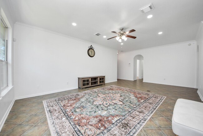 Foto del edificio - 7330 Jacobs Well Dr