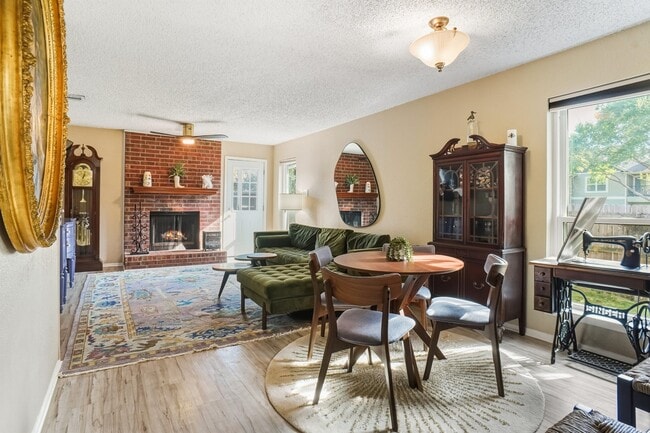 Foto del edificio - 702 Michol St