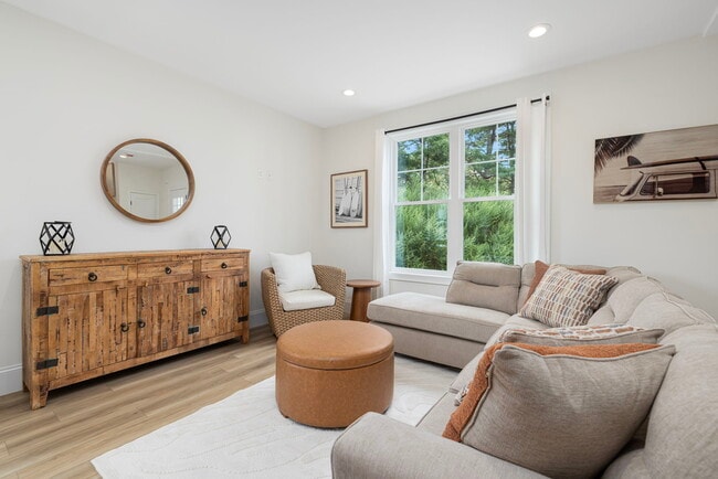 Building Photo - 50 S County Trl