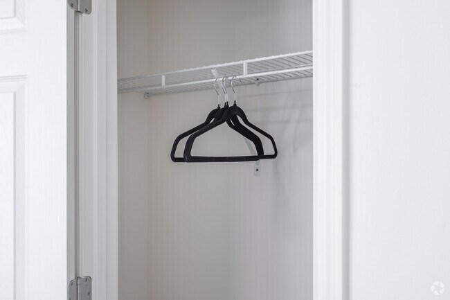 Bedroom Closet - Harbour Lake Apartments