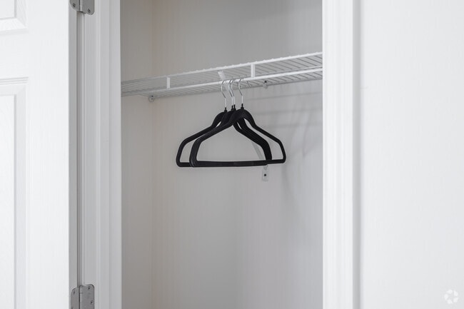 Bedroom Closet - Harbour Lake Apartments