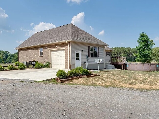 Building Photo - 224 Northview Rd