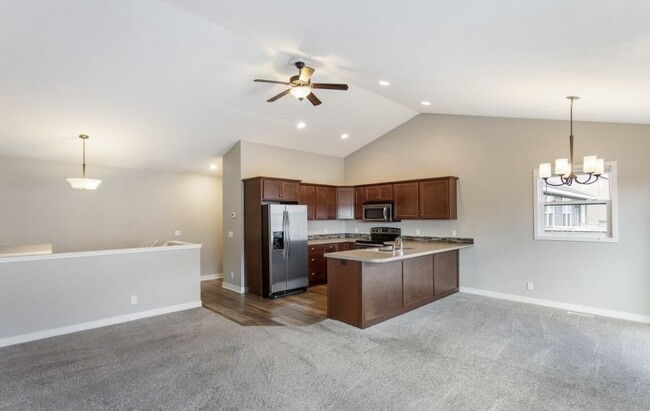 Building Photo - 3244 Birch Creek Ct SE