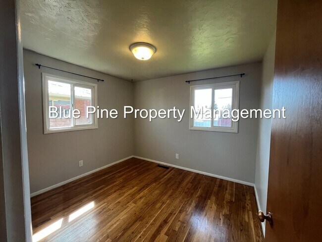Building Photo - 714 E 15th St
