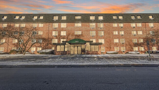 Foto del edificio - 5011 E Valley Ln