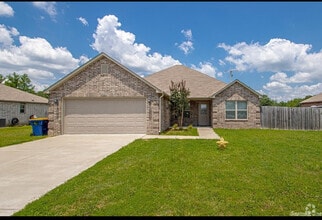 Building Photo - 2425 Lancashire Ln