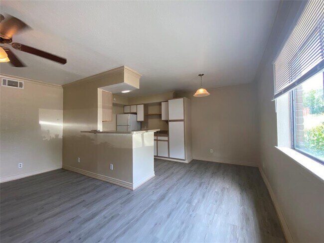 Building Photo - 308 Trinlady Park Rd