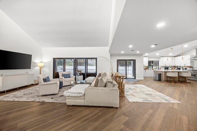 Building Photo - 845 NE Mulberry Dr