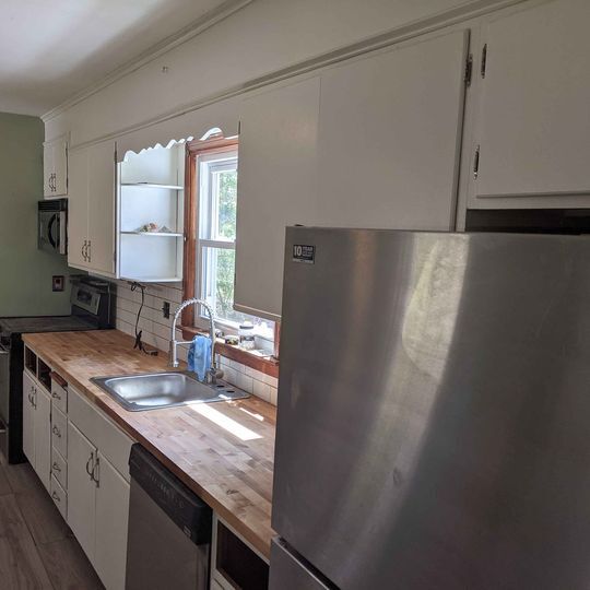 Newly renovated kitchen - 181 Cannon St