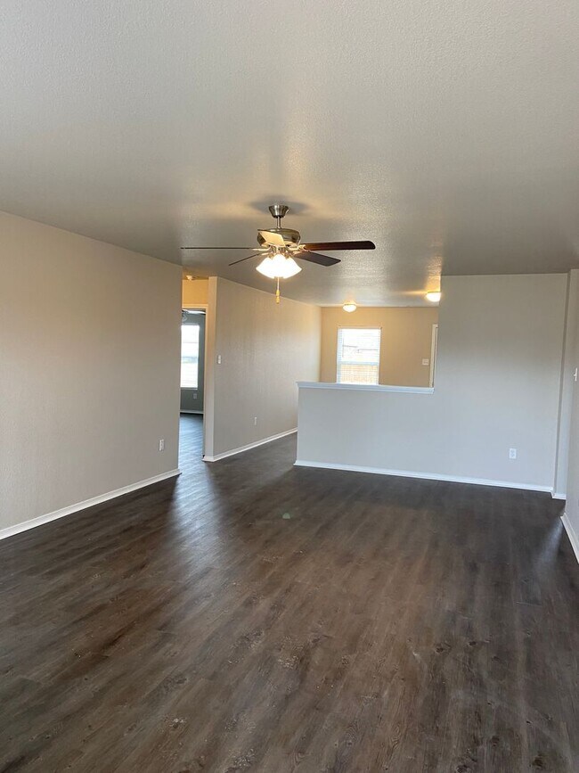 Foto del edificio - *Pre-leasing* Four Bedroom | Two Bathroom ...