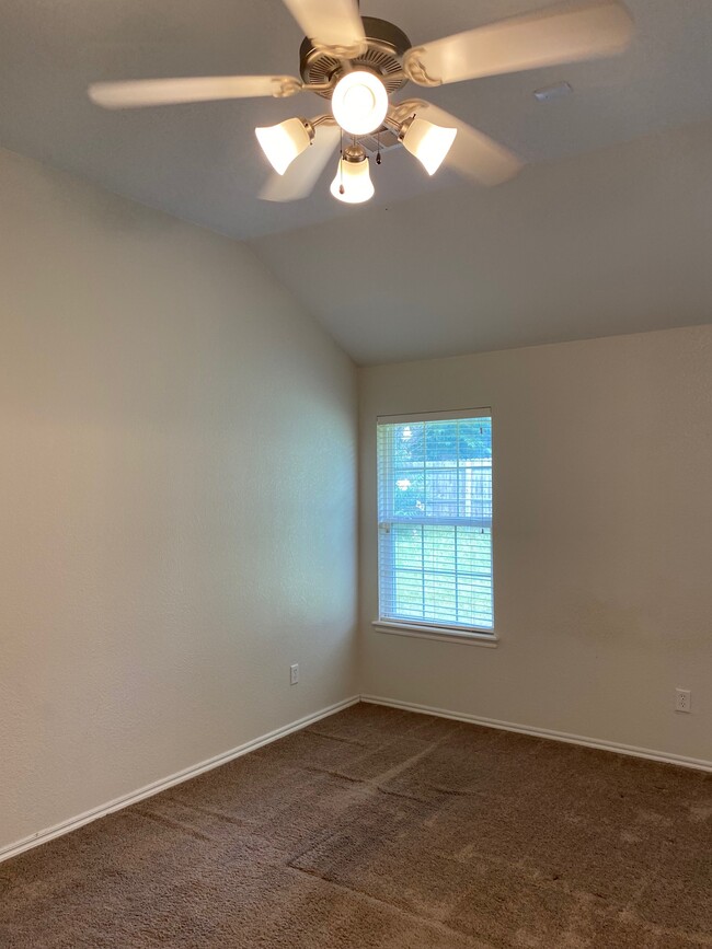 bedroom - 605 Bent Tree Rd