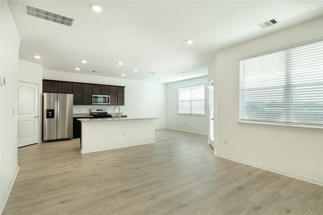 Building Photo - 405 Brody Ln