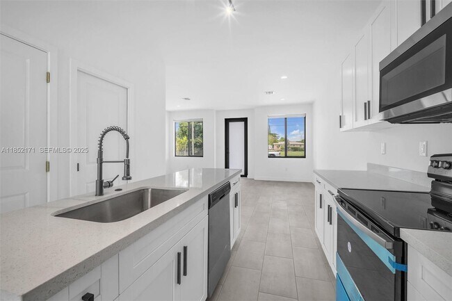 Foto del edificio - 309 NW 7th Ct