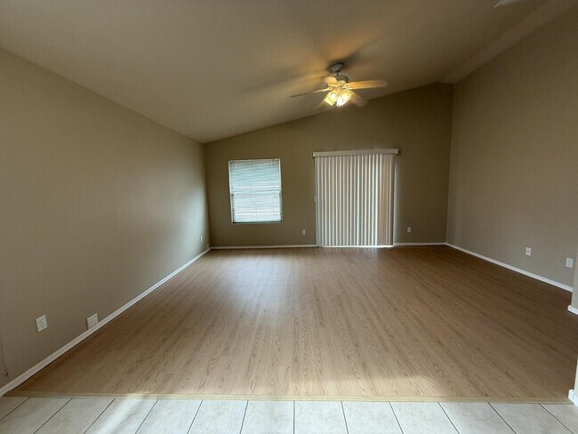 Foto del edificio - 25214 W Clanton Ave