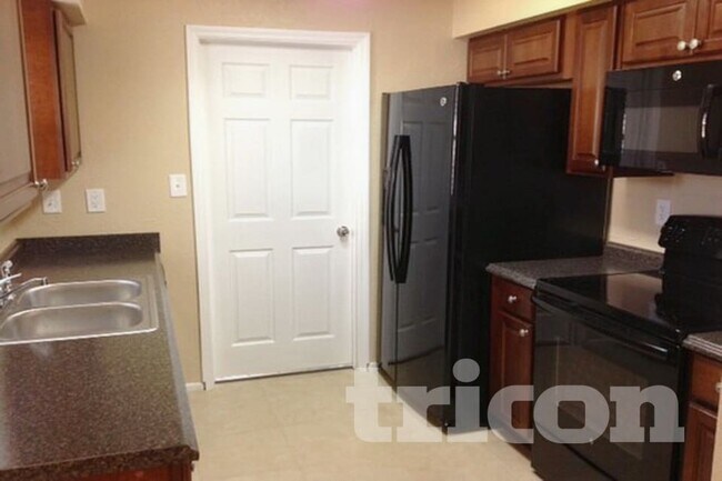 Building Photo - 105 Albert St