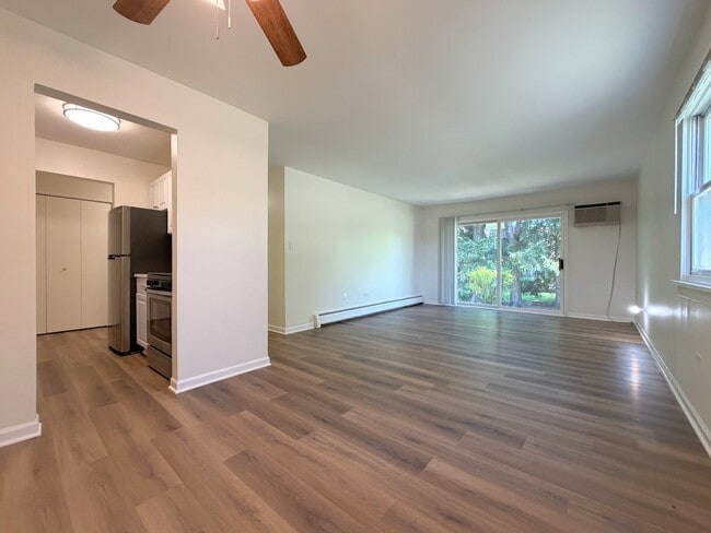 Building Photo - 889 Trace Dr