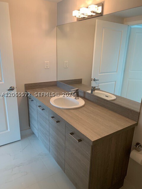Building Photo - 400 Sunny Isles Blvd