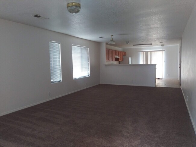 Foto del edificio - 5808 Night Rose Ave NW