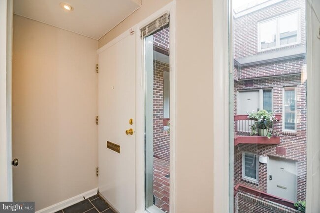 Building Photo - 1625 Q St NW
