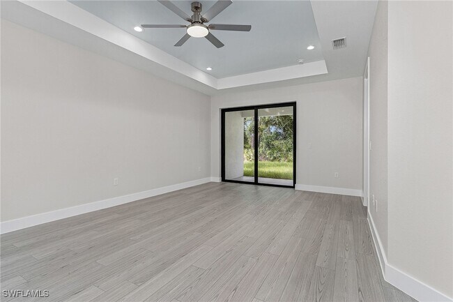 Foto del edificio - 26221 Sandhill Blvd
