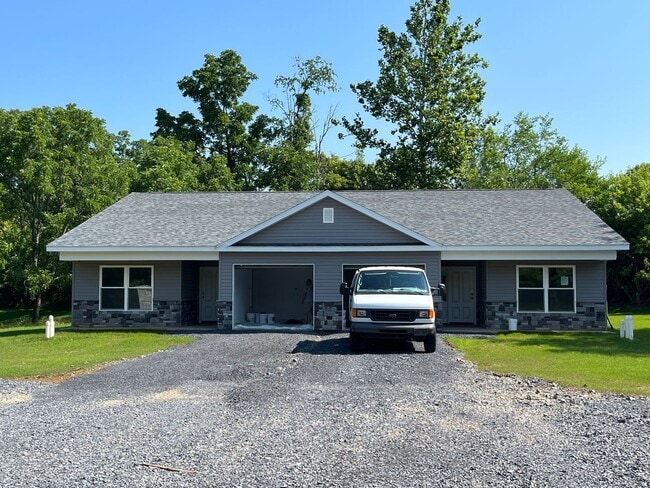 Building Photo - New Construction - 3 bed/2 bath Duplex on ...