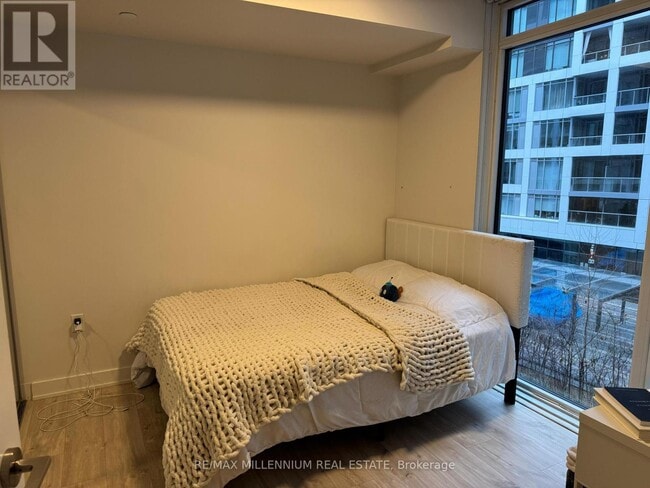 Building Photo - 27 Bathurst St