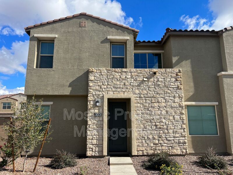 Foto principal - 678 E Furness Dr
