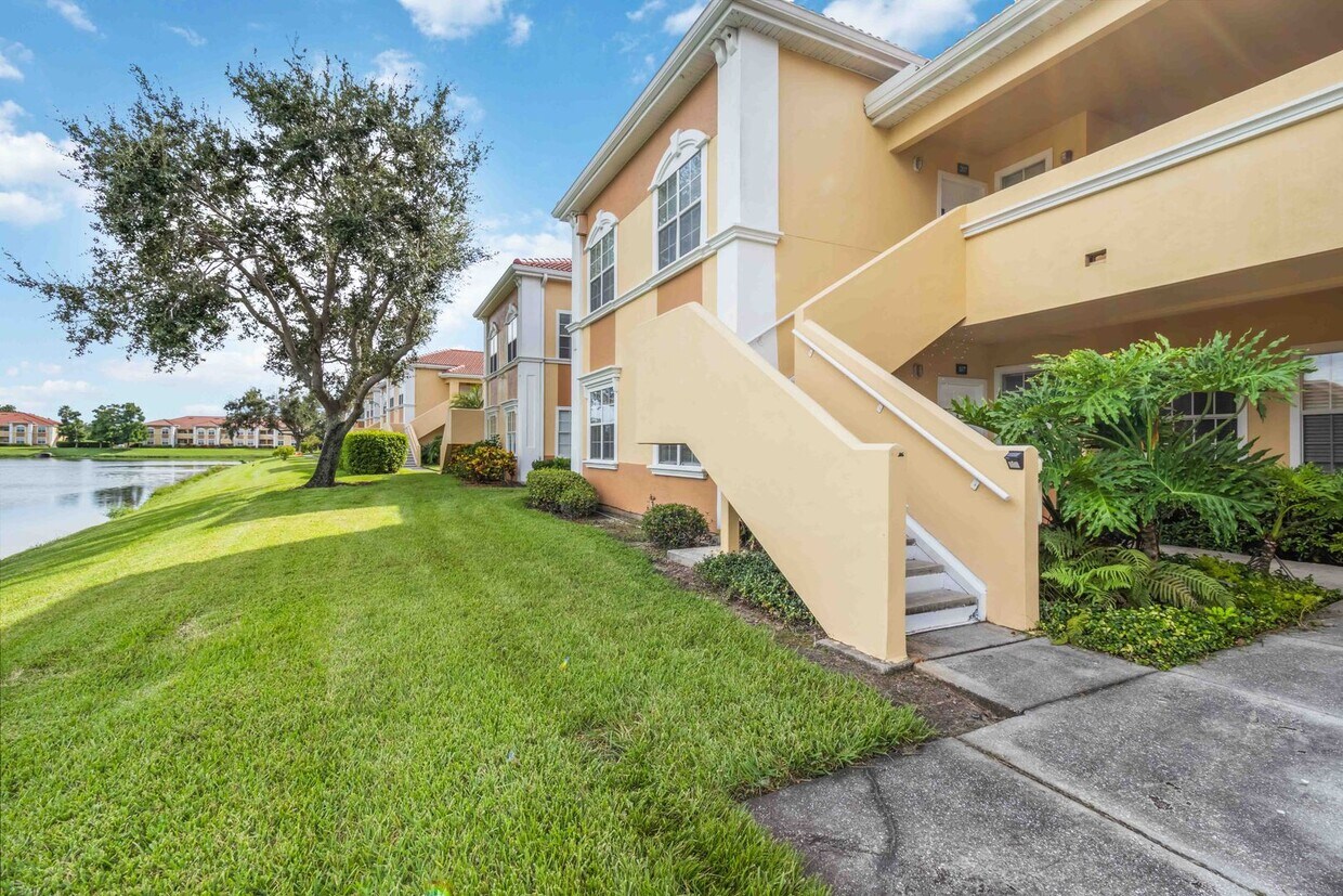 Foto principal - Spacious 2/2 condo with beautiful water vi...