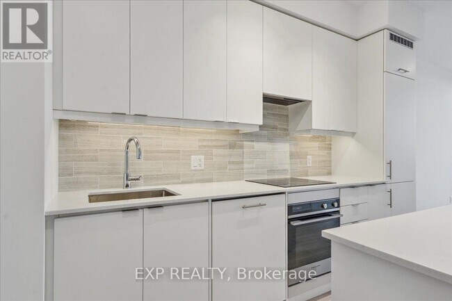 Building Photo - 30 Elm Dr W