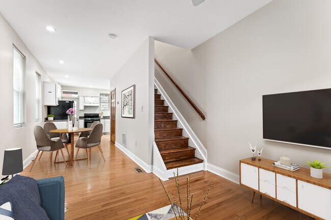 Building Photo - 410 S Bethel St