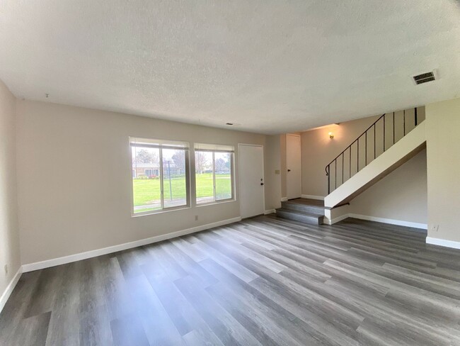 Building Photo - Homey 3-bedroom townhome in Glen Eden - Ha...