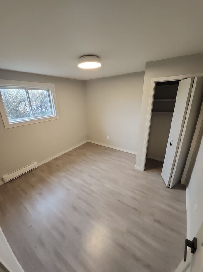 Building Photo - 30 Parkwood Dr