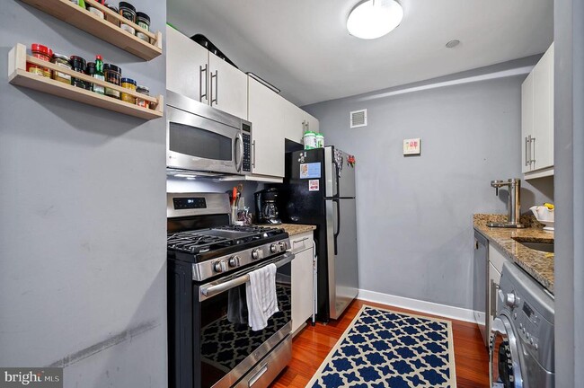 Building Photo - 219-29 S 18th St
