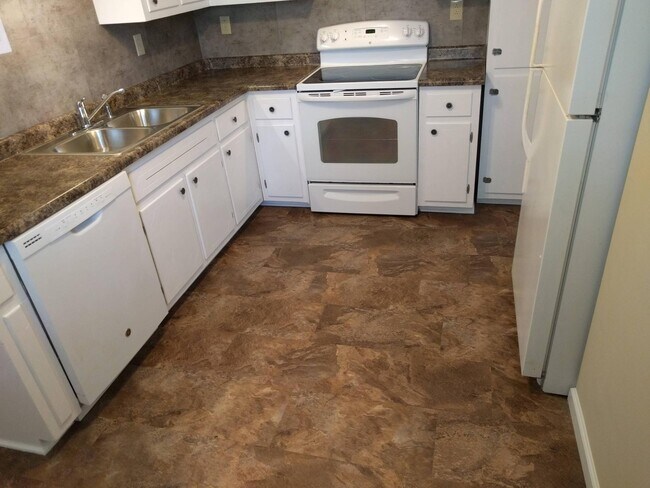 Kitchen - 124 Airport Rd