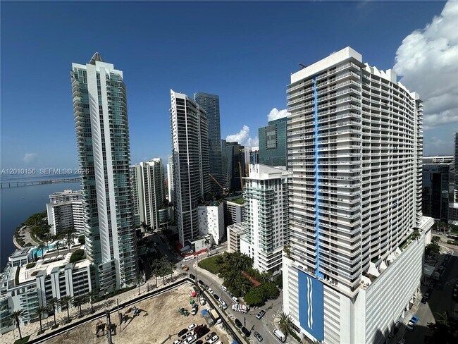 Foto del edificio - 1155 Brickell Bay Dr