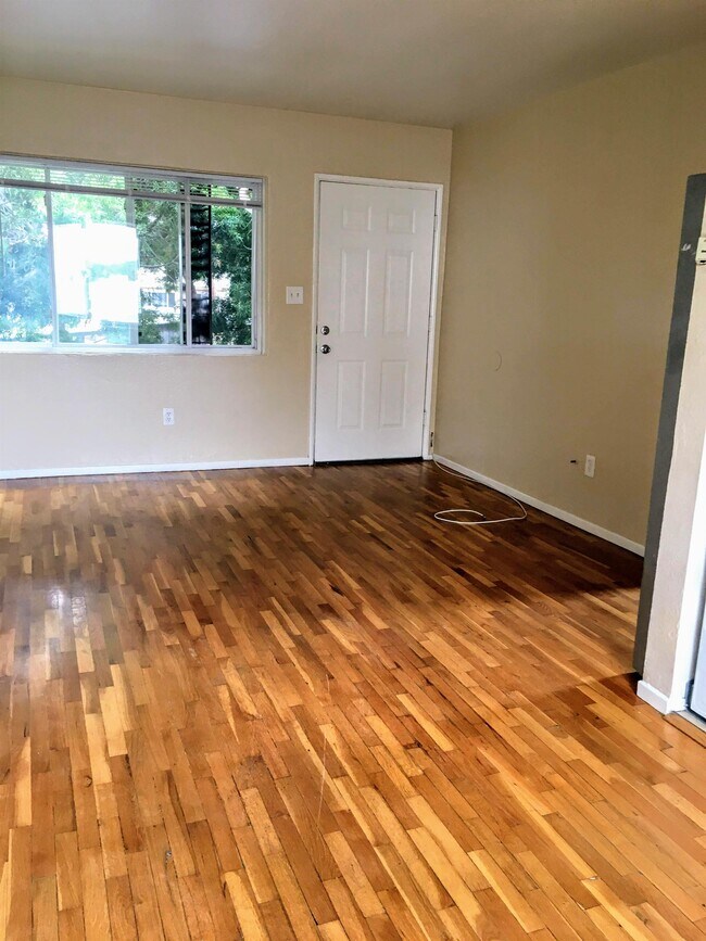 Foto del edificio - 4254 Ingraham St