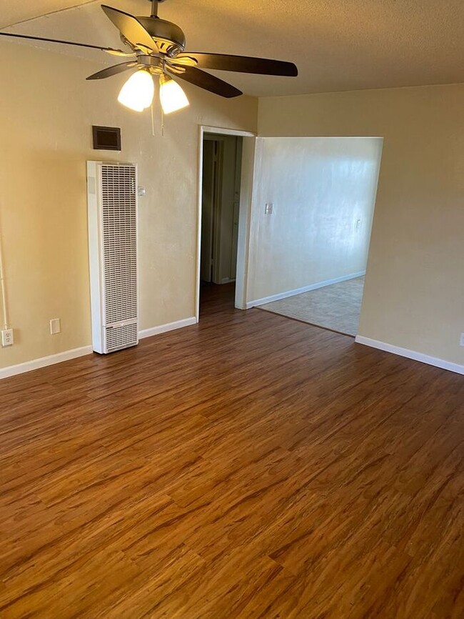 Building Photo - SPACIOUS 2BR/1BA Unit with private Patio.