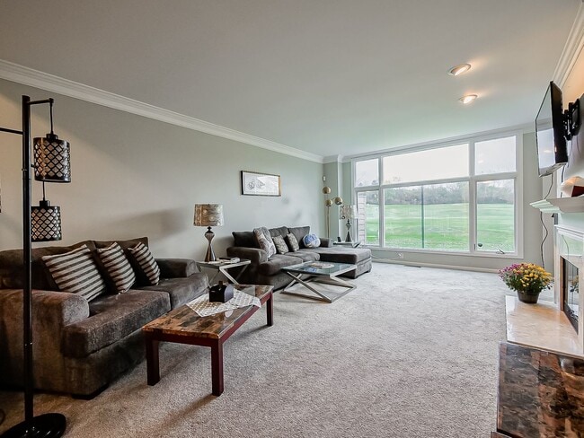 Building Photo - AVAILABLE NOW! Sun-Filled 3-Bed, 2.5-Bath Home with Golf Course Views in Bloomfield Hills