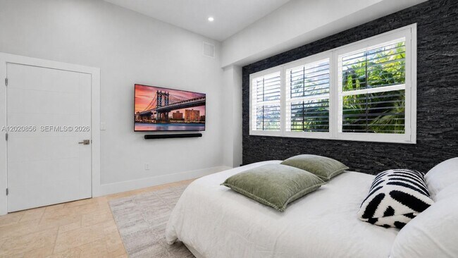Foto del edificio - 6917 Collins Ave