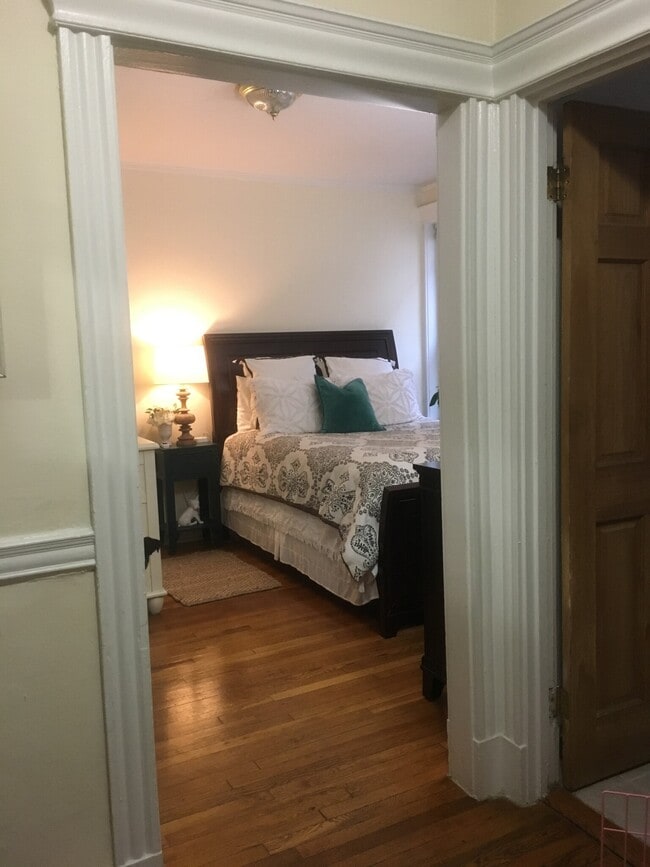 Building Photo - 364 Riverway