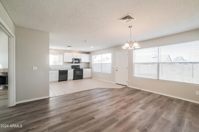 Foto del edificio - 7318 W Sierra Vista Dr