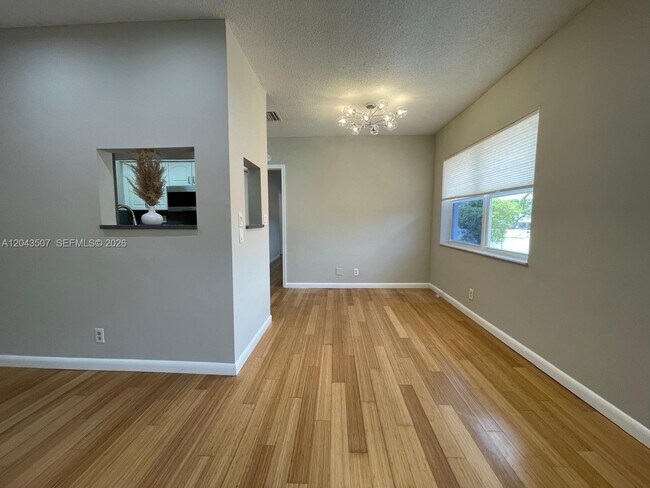 Foto del edificio - 1300 N 17th Ave