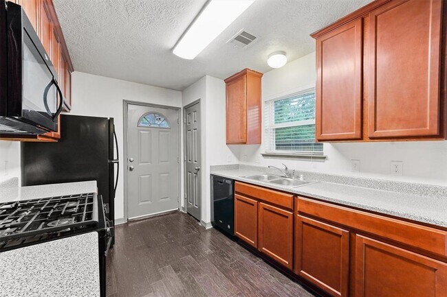 Foto del edificio - 8702 Shady Vista Ln