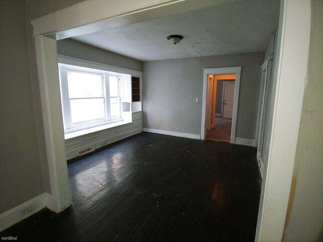 Foto del edificio - 3 br, 1 bath Triplex - 1414 East 110th Str...