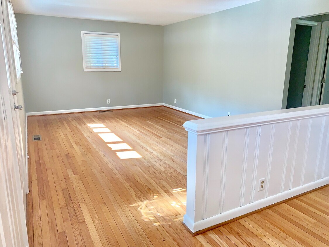 Primary Photo - 1209 Pineview Dr
