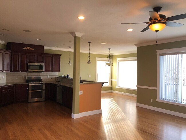 Foto del edificio - Luxury East Medford Home with 4 Bedrooms, 2 Bonus Rooms & Dual Living Areas