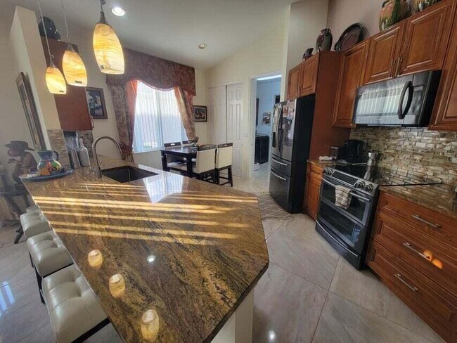 Building Photo - 9624 Sandpiper Shores Way