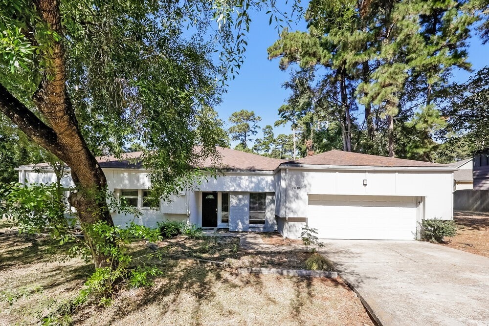 Primary Photo - 15470 Carmel Dr