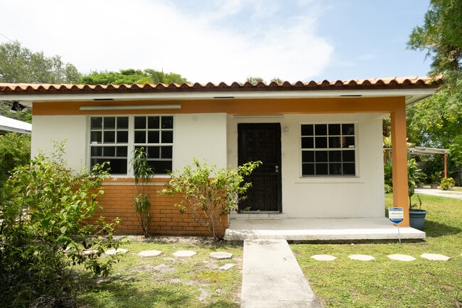 Building Photo - 833 NW 106th St
