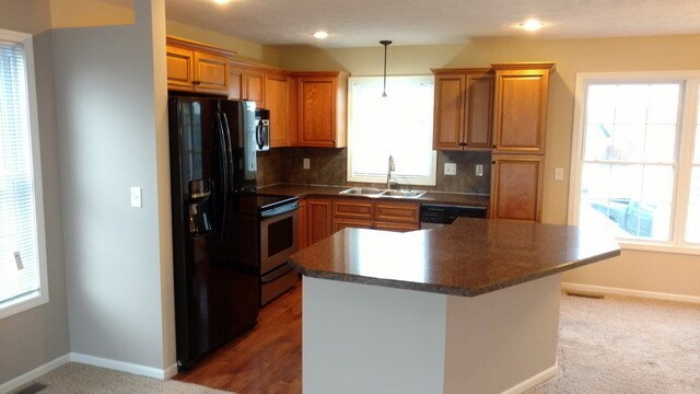 Foto del edificio - 4 bedroom, 3 bath home on quiet Cul-de-sac...